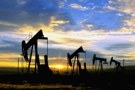 Americká ropa má nový rekord, skoro 146 dolarů za barel.