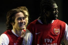 Tomáš Rosický (vlevo) slaví výhru Arsenalu.