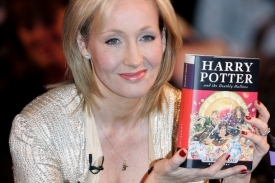 Rowlingová jako štědrá mecenáška labouristů.
