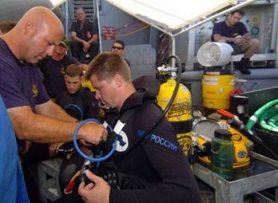 Výcvik záchranných týmů ruského námořnictva při havárii ponorky.