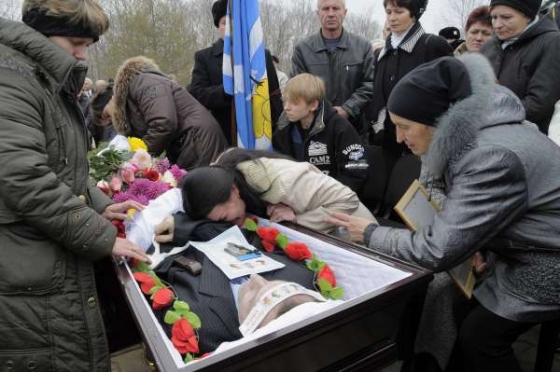 Pohřeb obětí havárie na ponorce Něrpa.