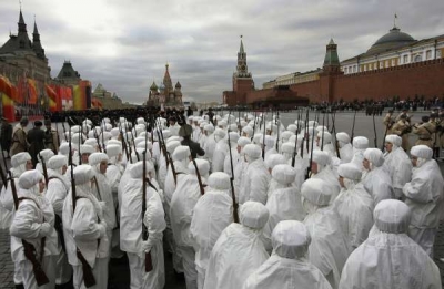 Oslavy 7. listopadu v centru Moskvy roku 2008.