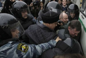 Zásah policie proti ruským nacionalistům.