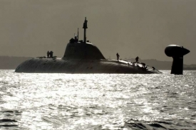 Ruská ponorka téhož typu jako havarovaná Něrpa.