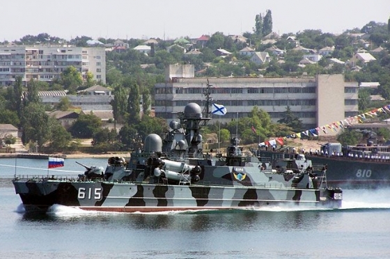 Černomořská flotila v Sevastopolu.
