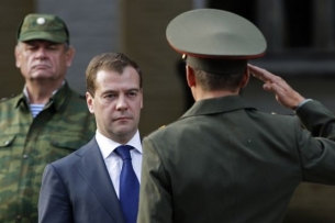 Ruský prezident Medveděv vyznamenává vojáky z gruzínského konfliktu.