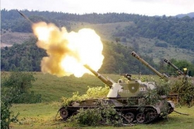 Ruská dělostřelecká palba v Gruzii.