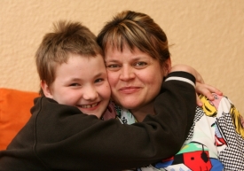 Anetka Kovářová s maminkou. Nedávno podstoupila unikátní operaci.