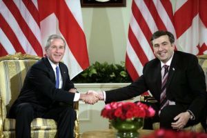 Saakašvili (vpravo) na setkání s prezidentem Bushem