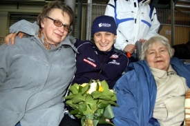 Rychlobruslařka Martina Sáblíková se svými babičkami na MS v Berlíně.