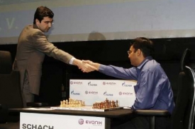 Vladimir Kramnik a Višvánáthán Ánand.