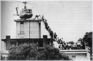 Fotografie z evakuace americké ambasády v Saigonu