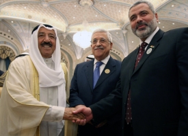 Vládce Kuvajtu šajch Sabah (vlevo)