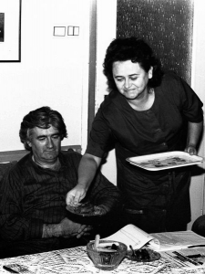 Karadžičova domácí pohoda: se ženou Ljiljanou v roce 1991.