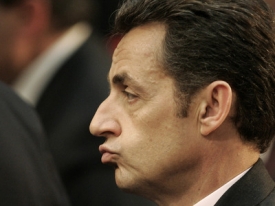 Populari francouzského prezidenta Sarkozyho klesá.
