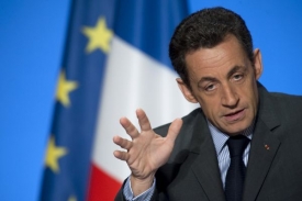 Sarkozy nabízí pomocnou ruku