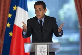 Sarkozy bojuje proti krizi všemi možnými prostředky.