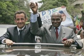 Francouzský prezident Sarkozy a senegalský prezident Wade