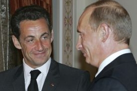 Nicolas Sarkozy (vlevo) a Vladimir Putin