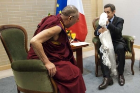 Sarkozy a dalajlama v Gdaňsku.