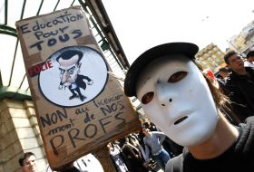 Demonstrace studentů proti Sarkozymu v Nice.