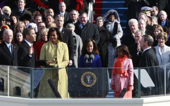 Obamovy dcery na inauguraci svého otce ve Washingtonu.