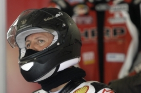 Michael Schumacher se chystá na závod superbiků.