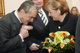 Karel Schwarzenberg s Angelou Merkelovou