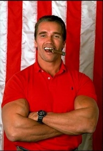 Guvernér-svalovec Arnold Schwarzenegger.