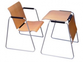 Židli, která se umí proměnit ve stolek, seženete na www.seattable.cz.