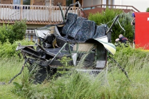 Zničená sedačka při francouzské tragické nehodě.
