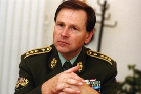 Bývalý náčelník generálního štábu Jiří Šedivý vstoupil do EDS.