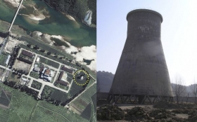 Jaderný areál Jongbjon na satelitním snímku a jeho chladící věž.