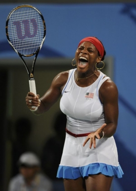 Serena Williamsová v utkání proti Jeleně Dementěvové.