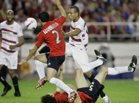Fotbalisté Sevilly porazili Pamplonu 2:0 a postoupili tak do finále Poháru UEFA