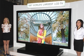 Poprvé se v ČR představí největší LCD obrazovka světa. Má 108 palců.