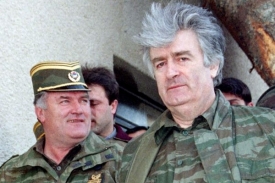 Dva nerozluční: Karadžić s generálem Ratkem Mladičem (duben 1995).