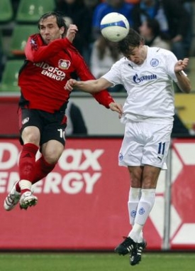 Radek Šírl (v bílém) v souboji s Gekasem z Bayeru.