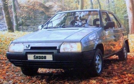 Vánoční sen českého motoristy roku 1988: Škoda Favorit, novinka československého automobilového průmyslu.