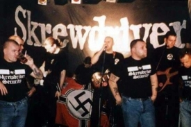 Skupina, jejíž znak nosí na triku Štěpán Sládek.