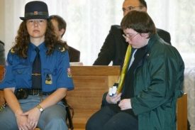 Barbora Škrlová v červnu u soudu.
