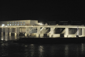 Noční pohled na elektrárnu na Sávě.