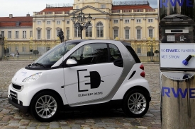 Daimler hodlá testovat elektrické smarty.
