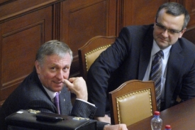 Premiér Mirek Topolánek a ministr financí Miroslav Kalousek.