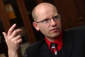 Bohuslav Sobotka kritizuje neaktivní postup vlády při řešení krize.