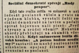 Sociální demokraté zazpívali píseň Rudý prapor.