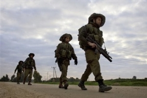 Hlídka izraelské armády na severu Gazy.