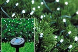 Solární světélka na vánoční stromek od Clean energies.