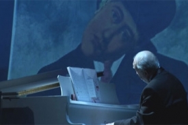 Snímek Solo je věnován skladateli Boguslawu Schaefferovi.