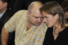 Obžalovaní Milan Unger a Růžena Jelínková u Okresního soudu v Kladně.